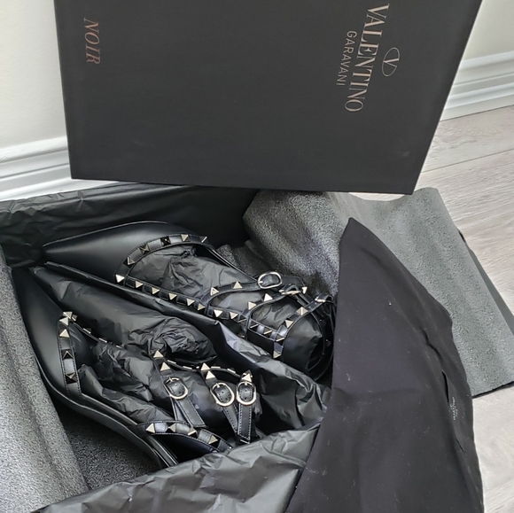 100% Authentic Valentino Noir Black Rockstud kitten heels Sz 38 - Picture 8 of 11